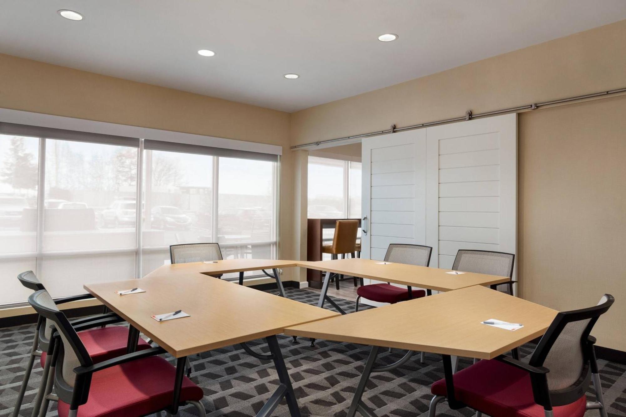 Towneplace Suites By Marriott Memphis South Haven Business photo